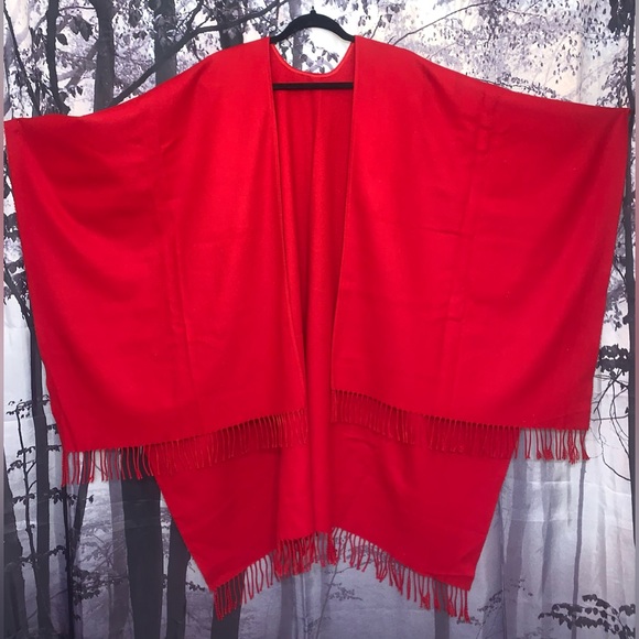 Red shawl. - Picture 2 of 4